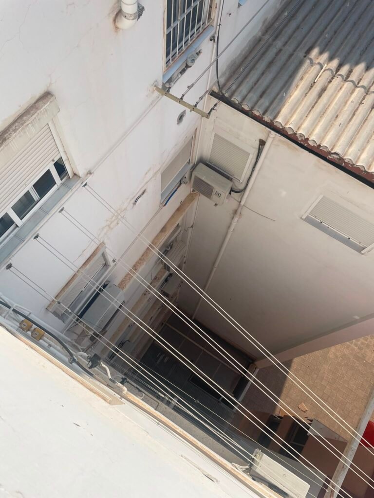 Elaboración de presupuesto para la rehabilitación de patios de luces Alicante en un edificio 3 Inspección para elaborar un presupuesto de rehabilitación de patios en Alicante
